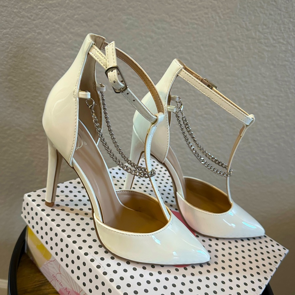 NIB Delicious Heels- Big size 6